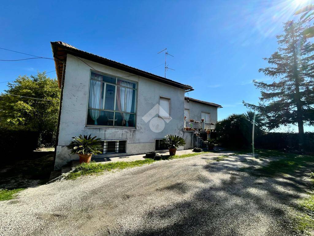 Villa in vendita a Montefiascone via Cassia