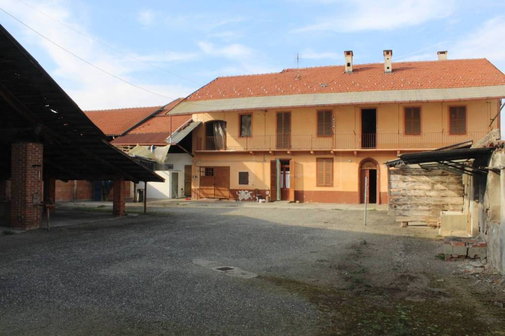 Casale in vendita a Leini via Prato Nuovo, 103
