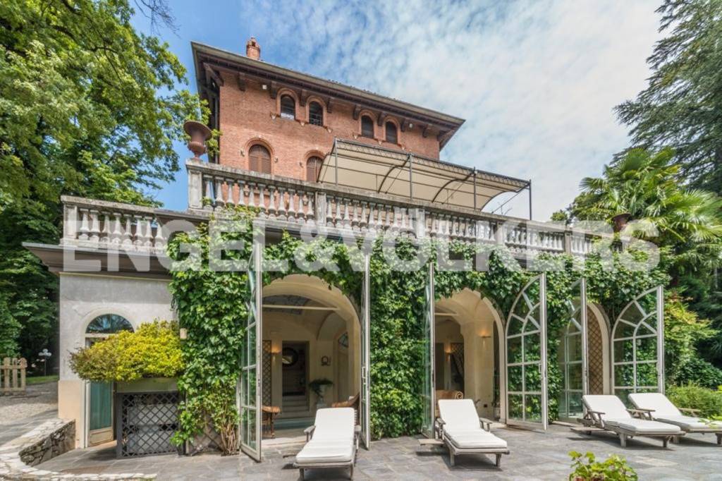 Villa in vendita a Varese via Adda