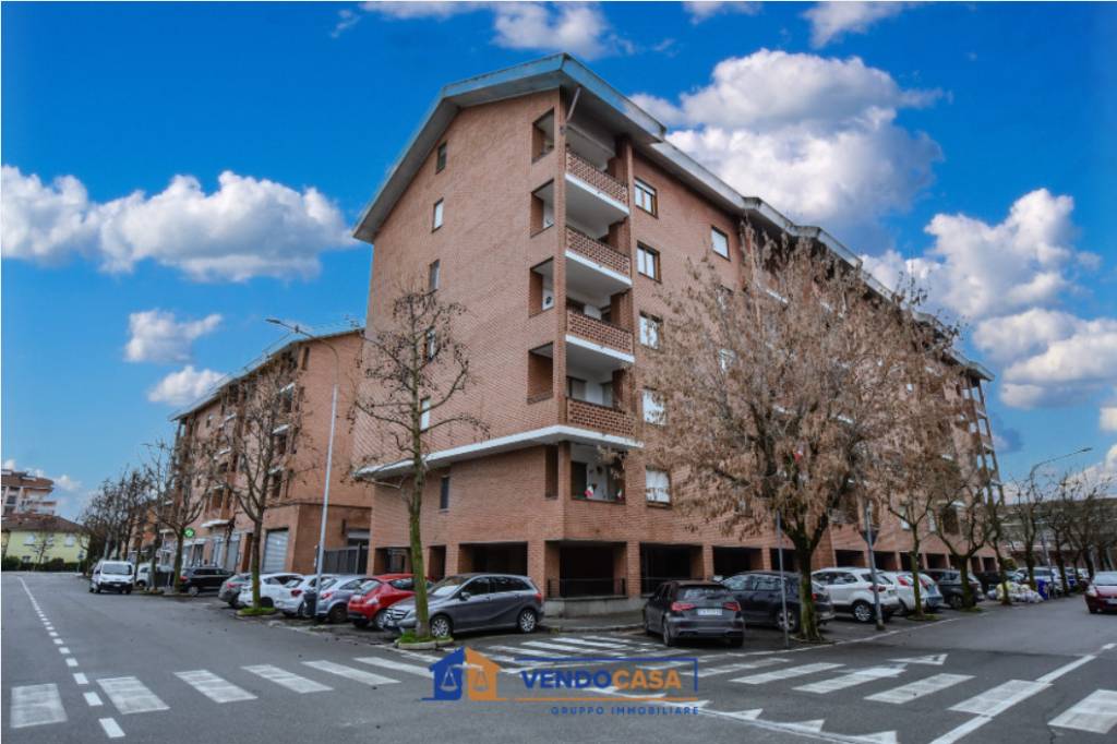 Appartamento in vendita a Carmagnola via Giacomo Leopardi, 8
