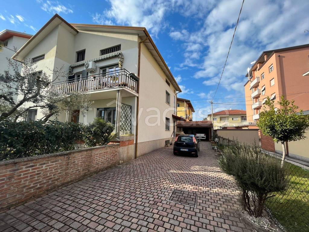 Villa Bifamiliare in in vendita da privato a Pordenone via XV Divisione Osoppo, 2
