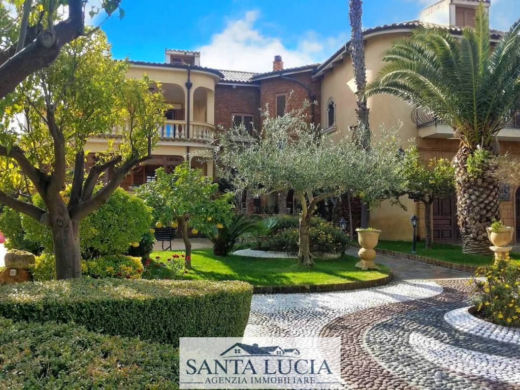 Villa Bifamiliare in vendita ad Agrigento via Serraferlicchio