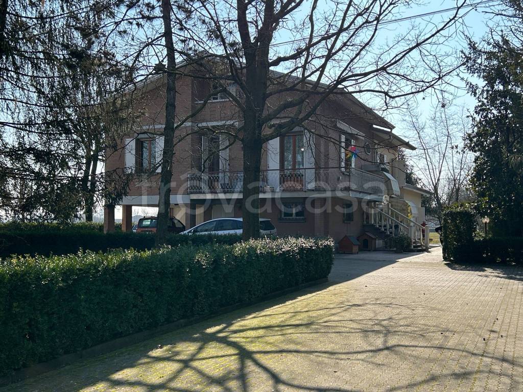 Villa Bifamiliare in vendita a Correggio via Fosdondo, 77