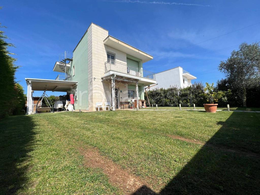 Villa in vendita a Lecce via Charles le Corbusier