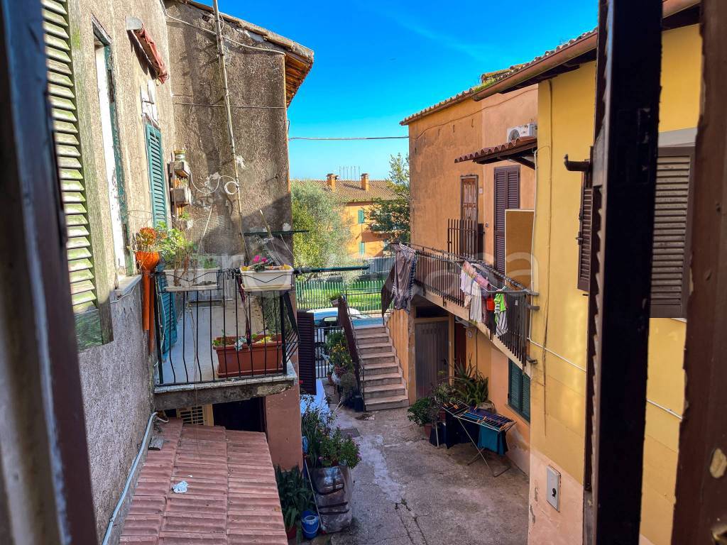 Appartamento in vendita ad Ardea via Furio Camillo, 29
