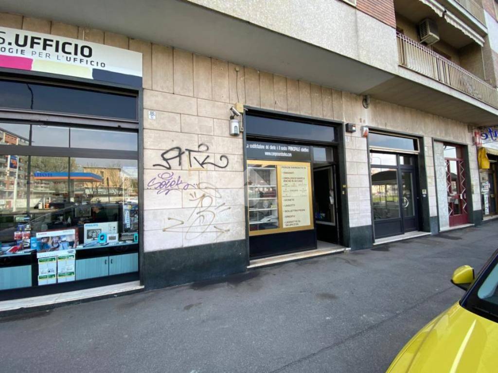 Negozio in vendita a Torino via Pietro Cossa, 86