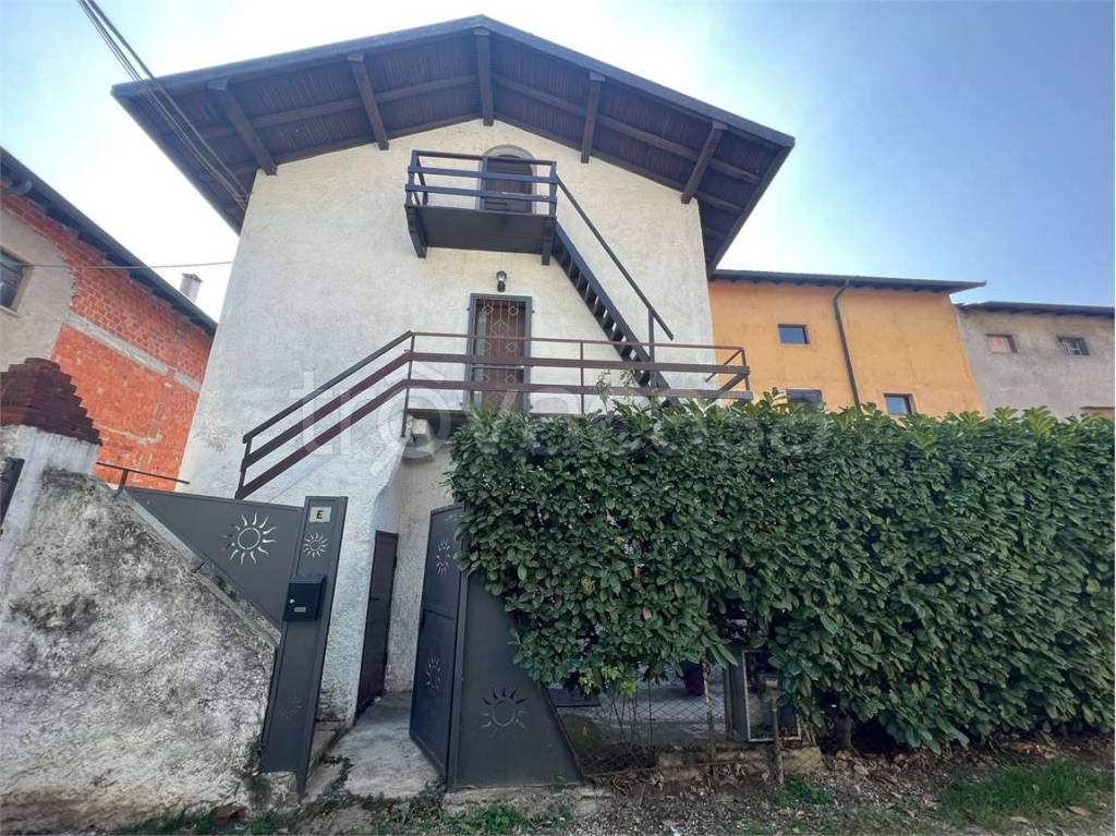 Casa Indipendente in vendita a Gattico-Veruno via Nobile