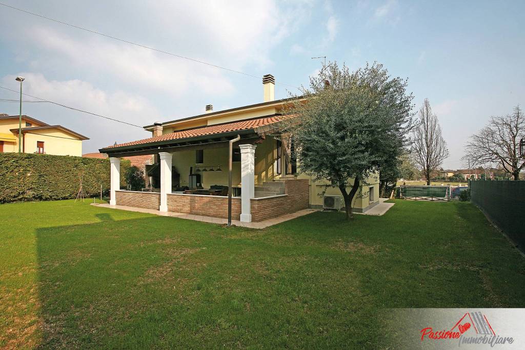 Villa in vendita a Sommacampagna