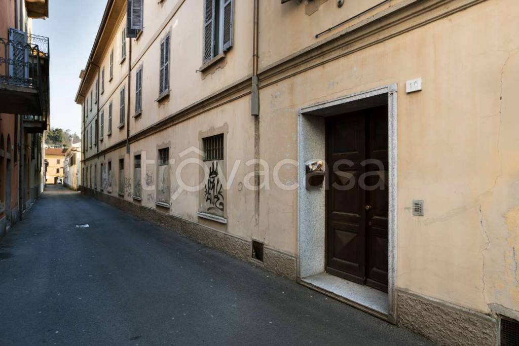 Appartamento in vendita a Verbania via Restellini 10