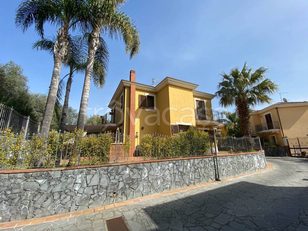 Villa in vendita a San Giovanni la Punta via Ravanusa