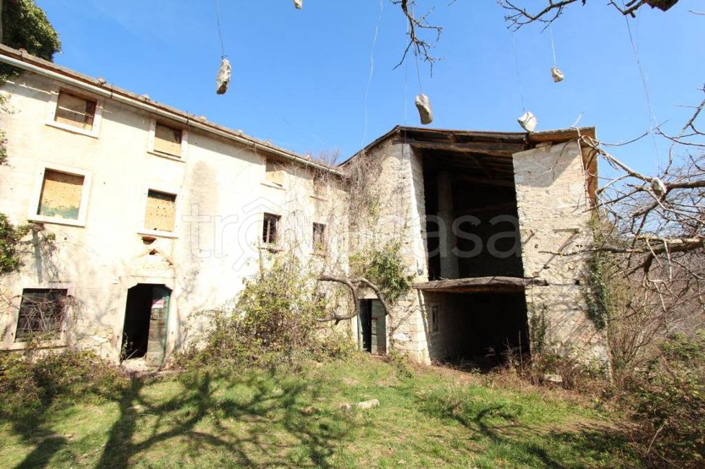Casale in vendita a Roverè Veronese contrada Sella