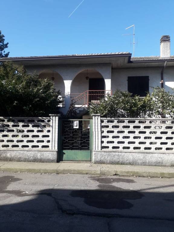 Villa in vendita a Chignolo Po via Cusani Visconti