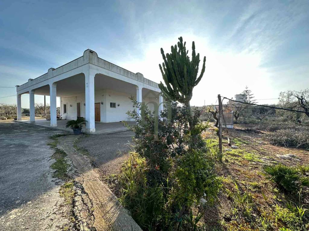 Villa Bifamiliare in vendita a Carovigno sp35