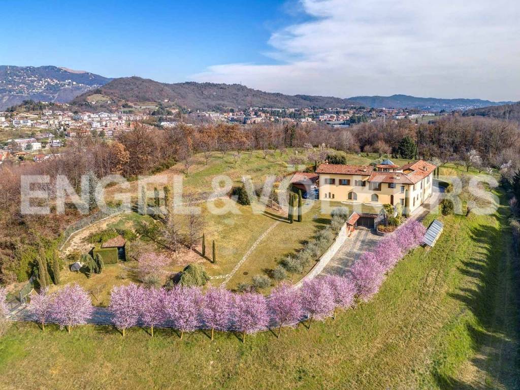 Villa in vendita a San Fermo della Battaglia via Vergosa, 6