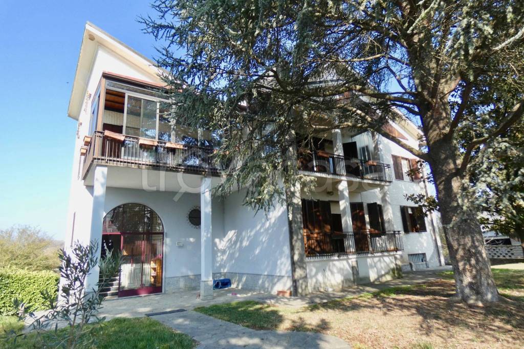 Villa Bifamiliare in vendita a Calamandrana