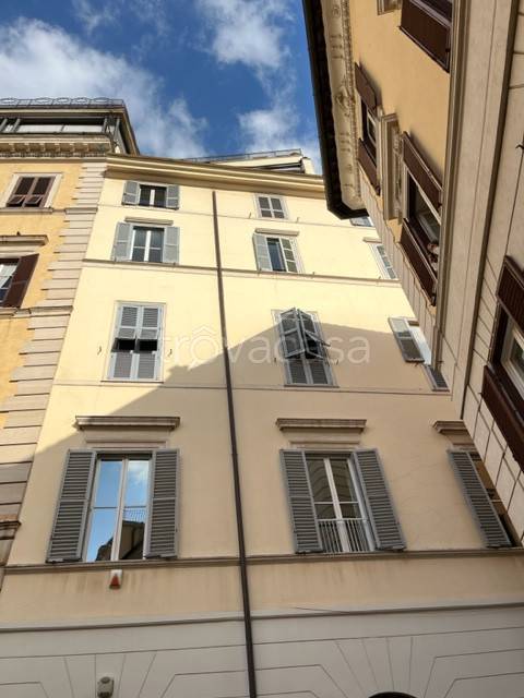 Appartamento in vendita a Roma via dei Chiavari