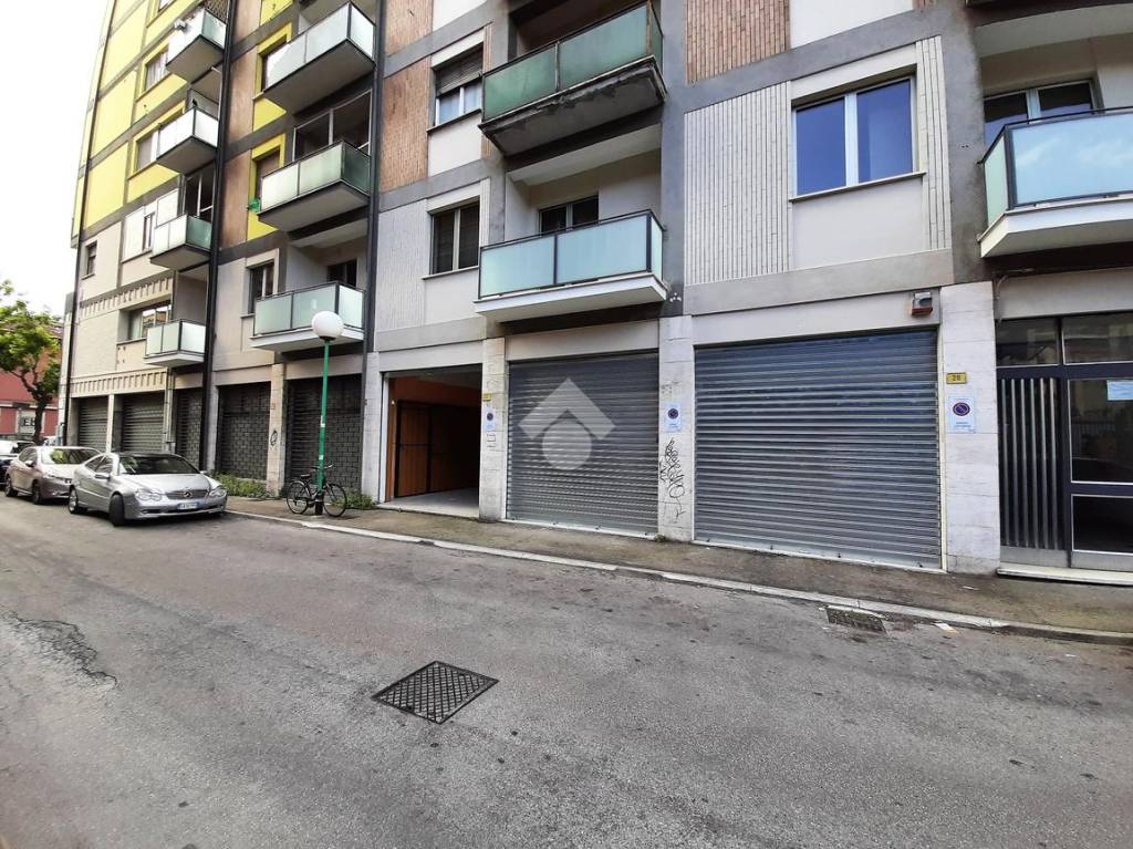 Garage in vendita a Pescara via dei sanniti 32, 32