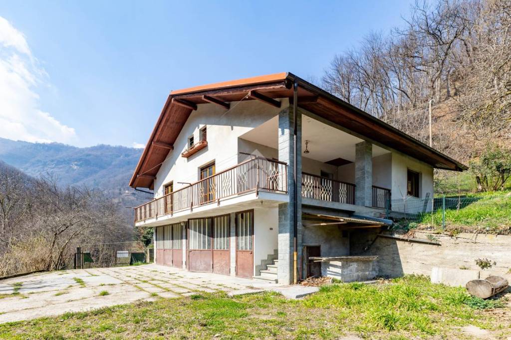 Casa Indipendente in vendita ad Angrogna località Ghionira, 44
