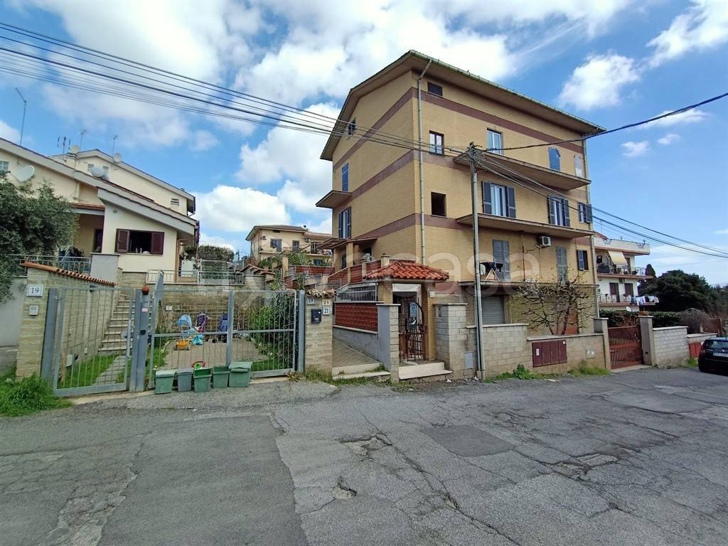 Appartamento in vendita a Roma via Giardinello