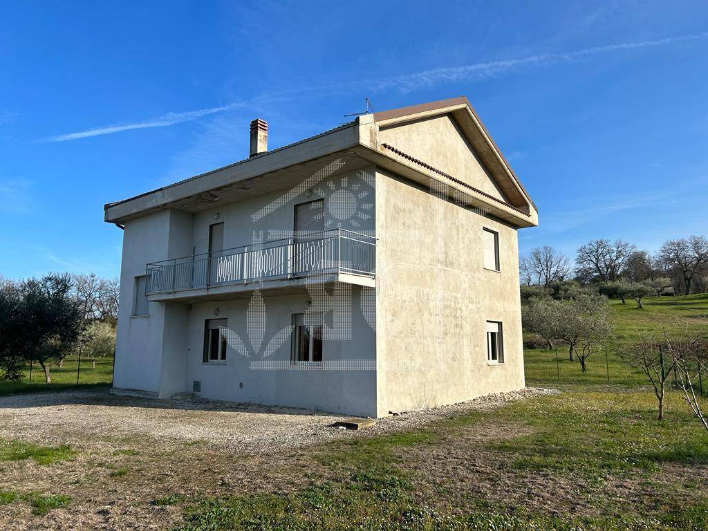 Villa in vendita a Civitaquana contrada Bauglione