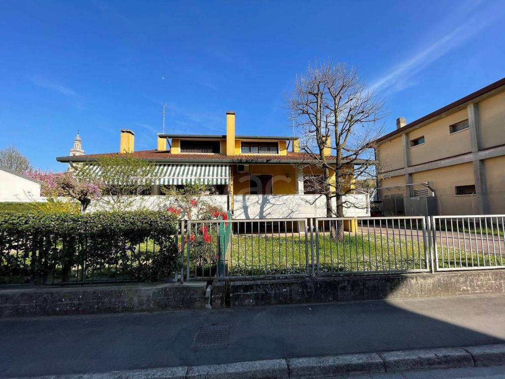 Villa Bifamiliare in in vendita da privato a Mestrino via Papa Giovanni XXIII