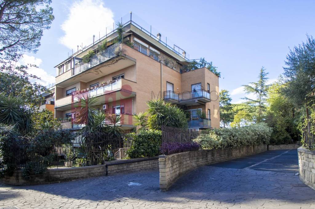 Appartamento in vendita a Roma via Cardinal Domenico Ferrata