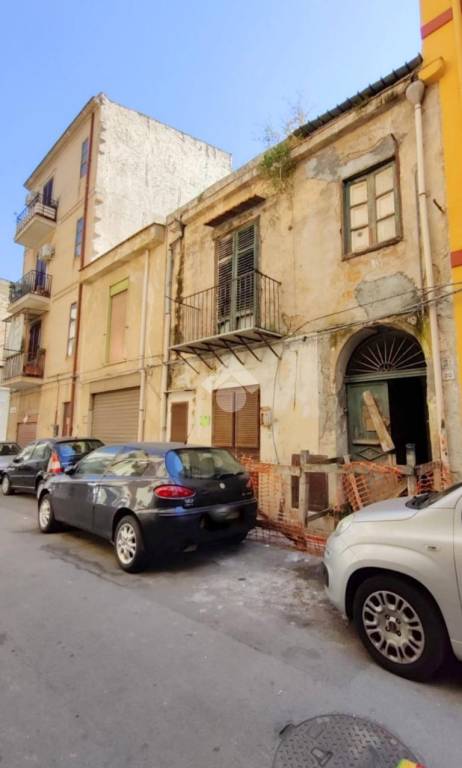 Casa Indipendente in vendita a Palermo via Lucio Marineo, 26