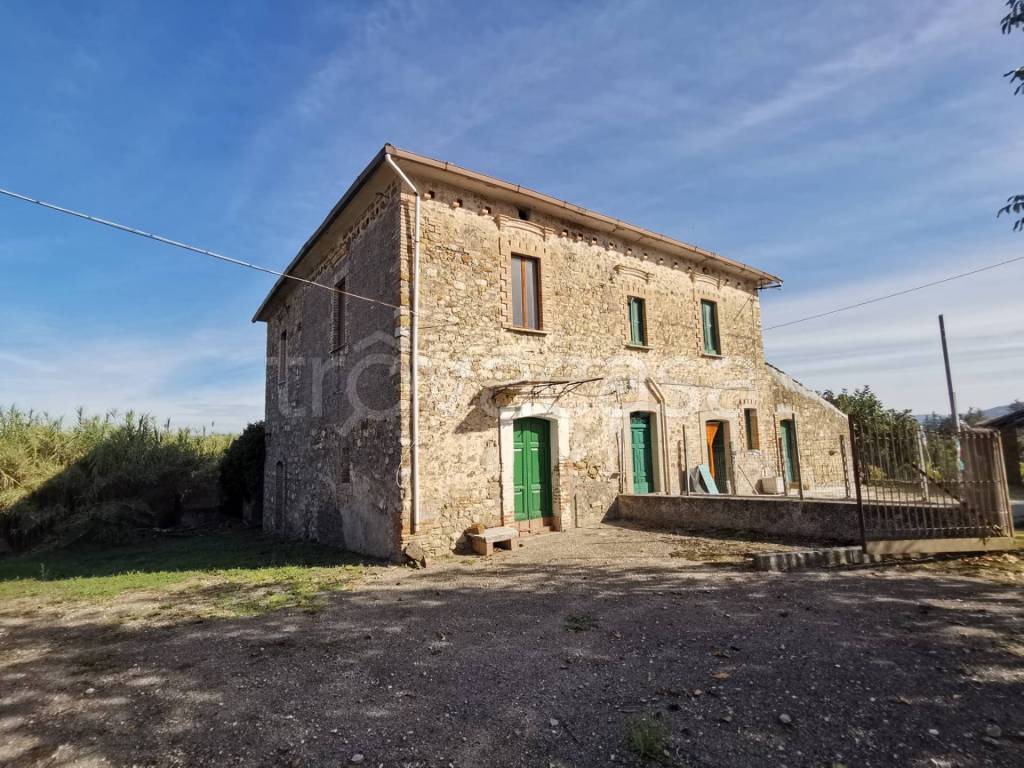 Casa Indipendente in vendita a San Nicola Manfredi contrada Paritola