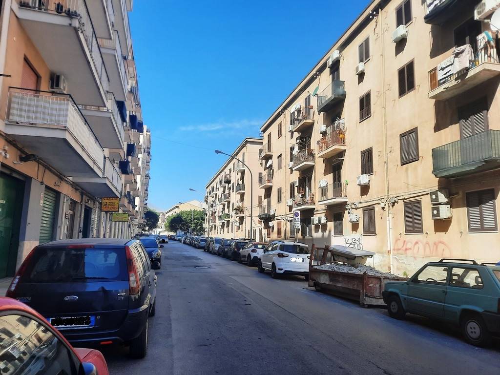 Appartamento in vendita a Palermo via Zisa, 36