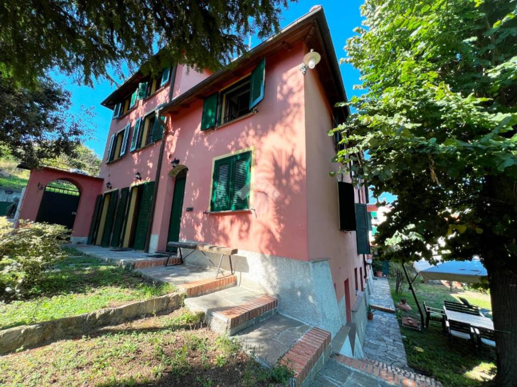 Villa Bifamiliare in vendita a Serra Riccò via Antonio Ghiglino, 21