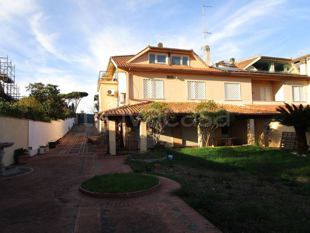 Villa in vendita a Fiumicino via Emilio Girardini