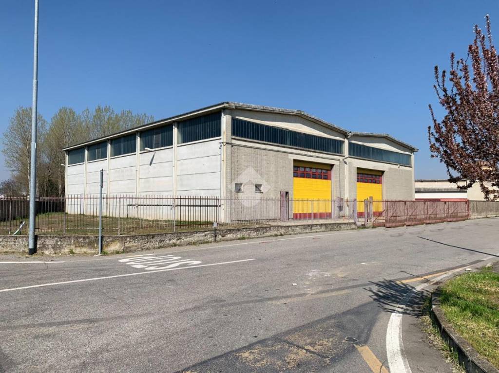 Capannone Industriale in vendita a Motta Visconti via Piave
