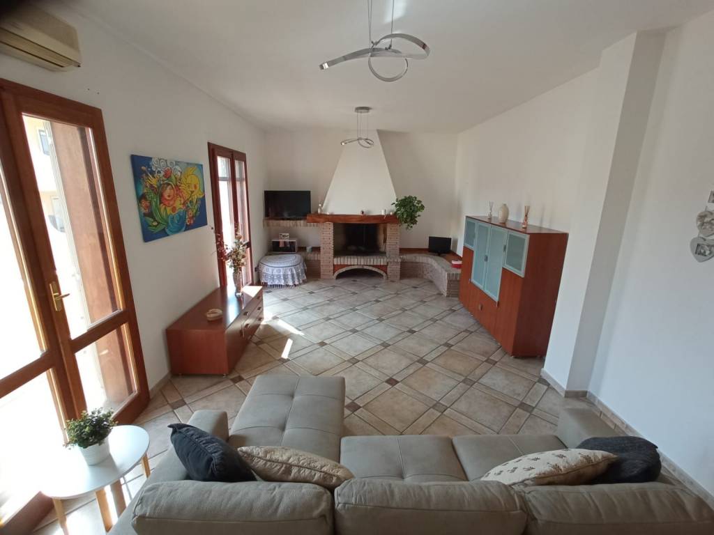 Appartamento in in vendita da privato a Quartu Sant'Elena via Santorre Santarosa, 4