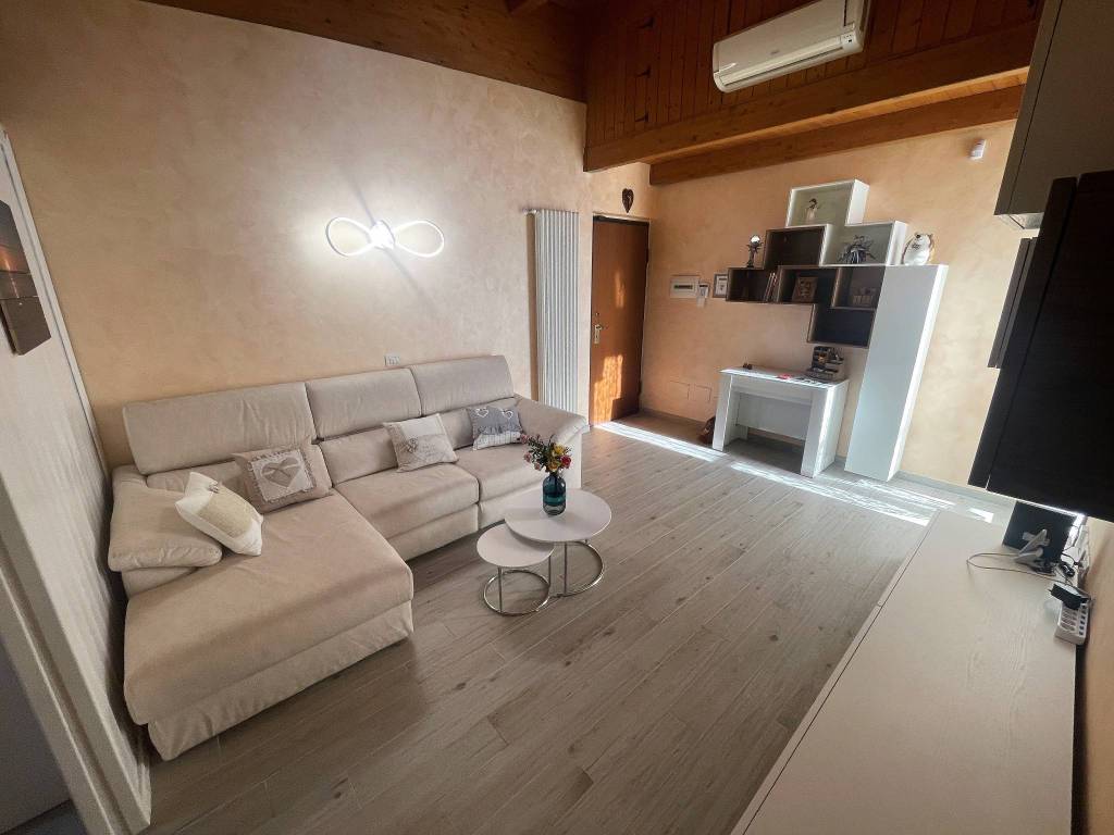 Appartamento in vendita a Trezzano sul Naviglio via Claudio Monteverdi, 24