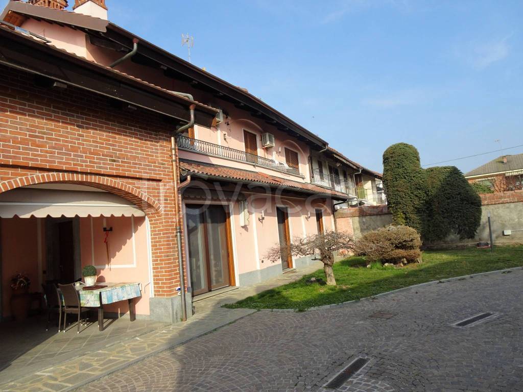 Villa Bifamiliare in vendita a Genola via della Ferrovia, 2