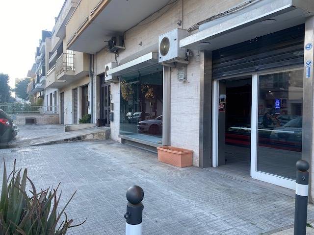 Negozio in affitto a Lecce viale Della Libertà, 82