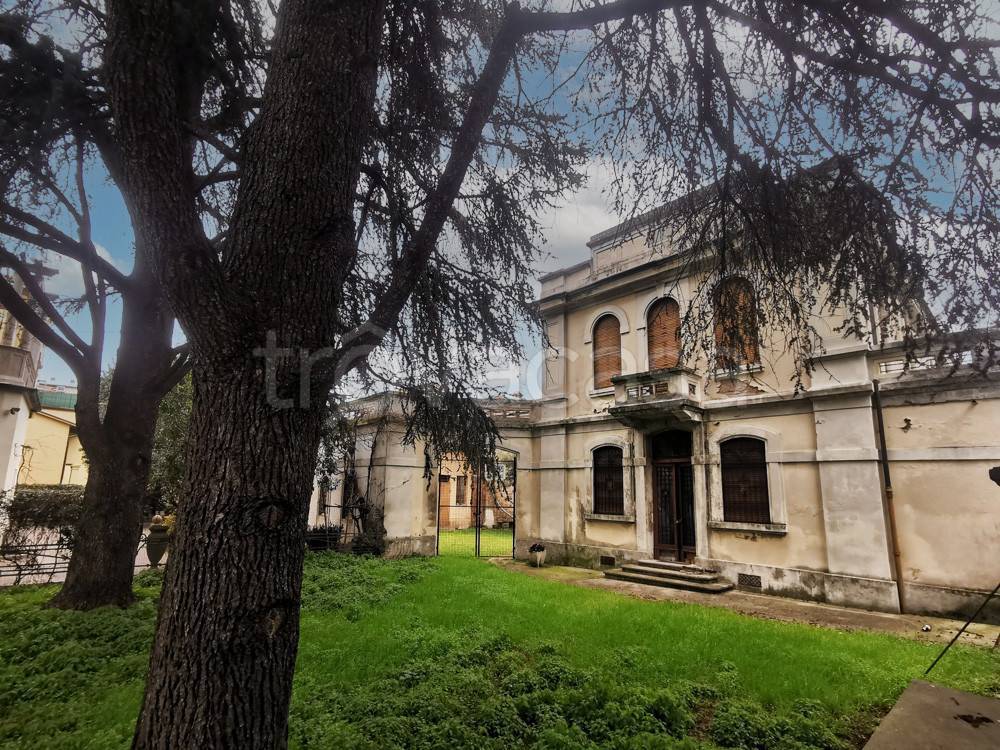 Villa Bifamiliare in vendita a Faenza