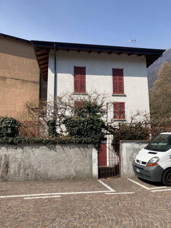 Villa in vendita a Dazio via Roma
