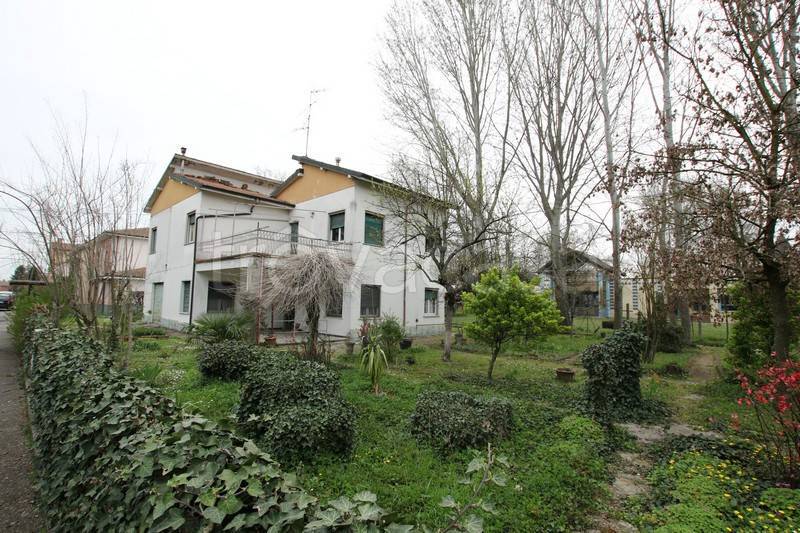 Villa Bifamiliare in vendita a Concordia sulla Secchia via Arcadio Buffagni, 14