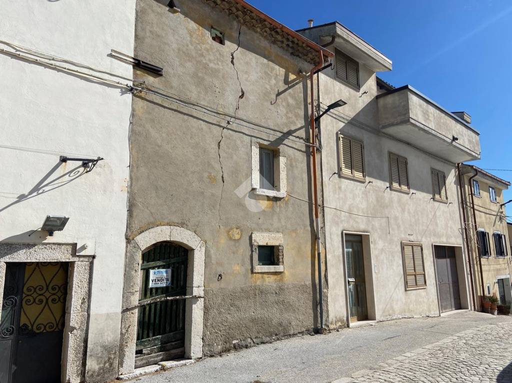 Rustico in vendita a Castel di Sangro indipendente Via Sopra La Fontana, 1