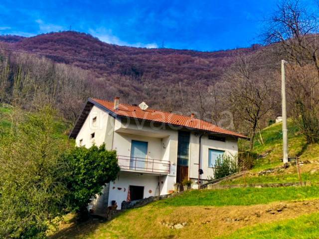 Villa in vendita ad Alzano Lombardo via Busa