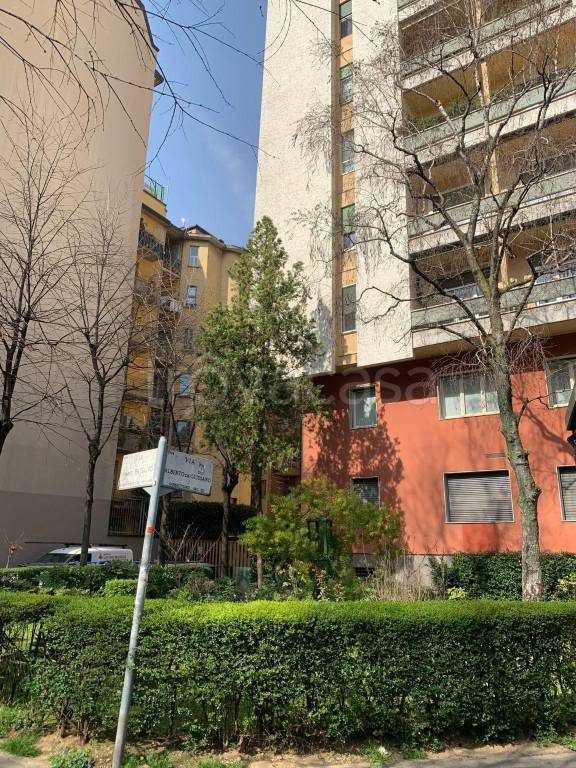 Appartamento in vendita a Milano via Alberto da Giussano, 21