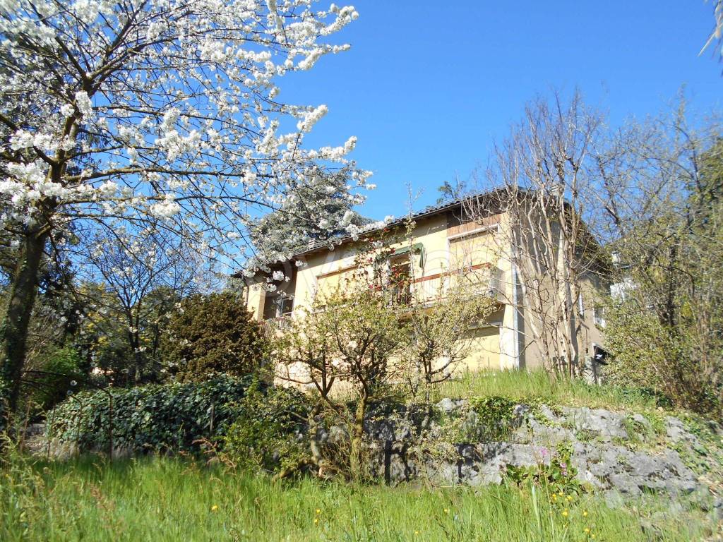 Villa in vendita a Inverigo via Generale Antonio Cantore