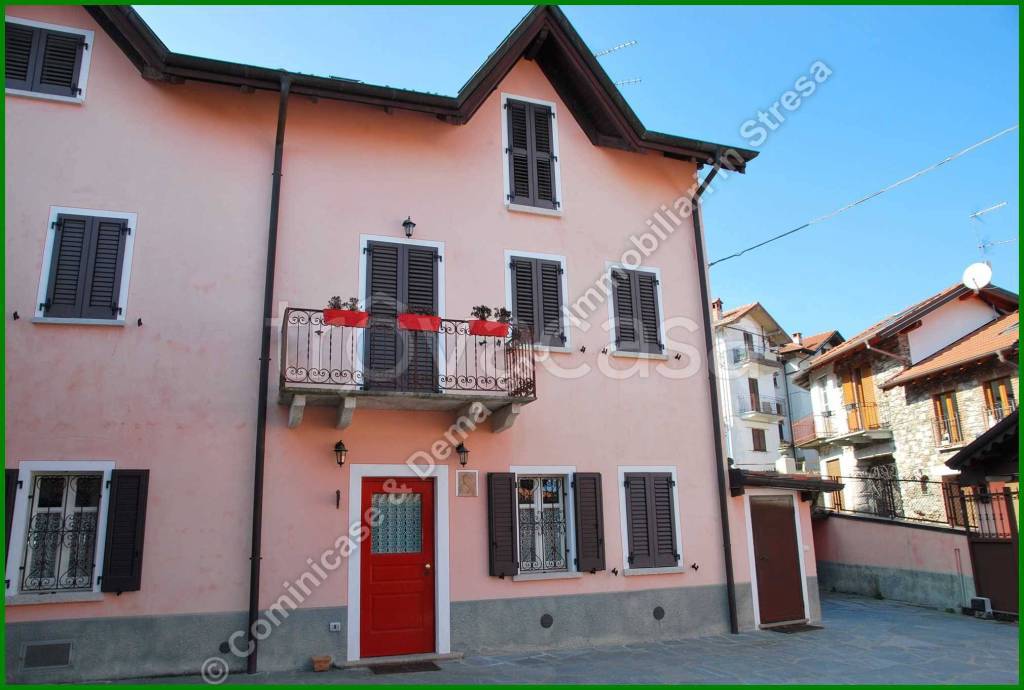 Villa Bifamiliare in vendita a Stresa via Barberis Annovati, 8