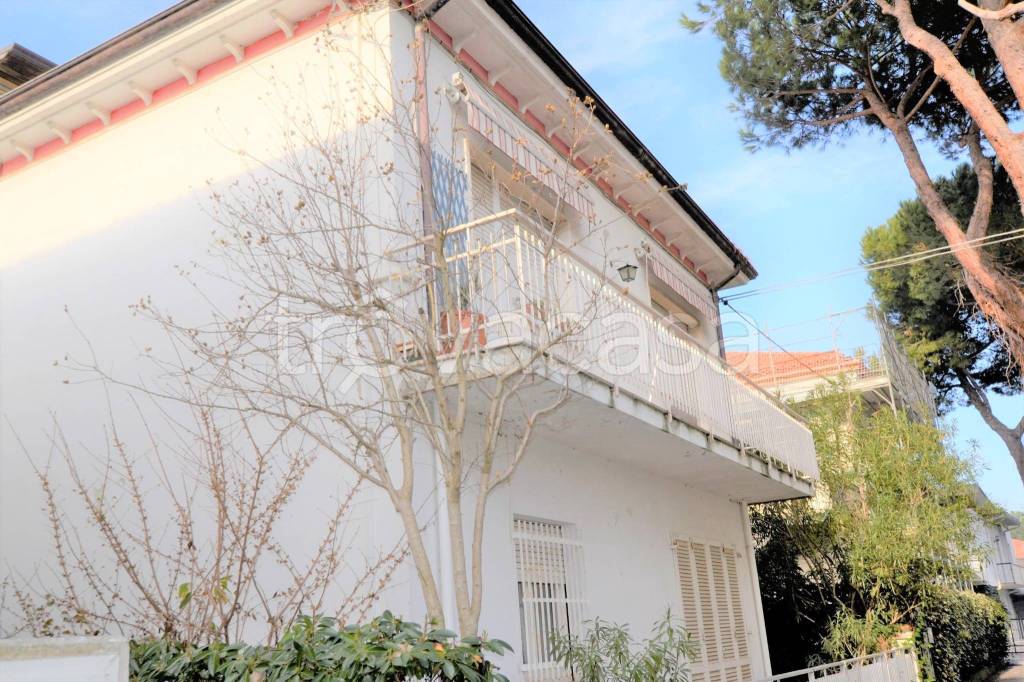 Villa Bifamiliare in vendita a Riccione viale Antonio Gramsci