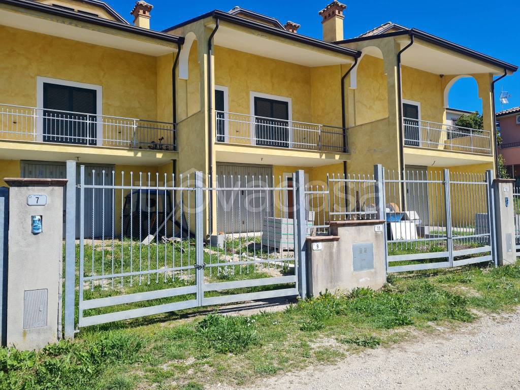 Villa a Schiera in vendita a Fara in Sabina via Fulvia Plautilla, 21