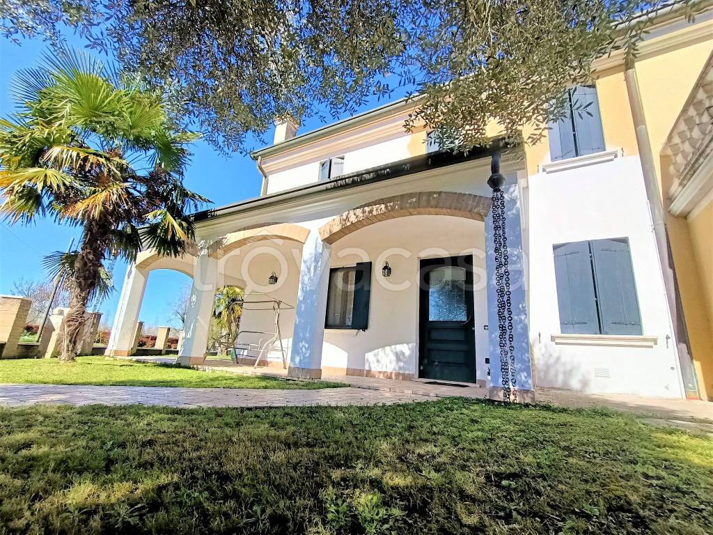 Villa Bifamiliare in vendita ad Adria