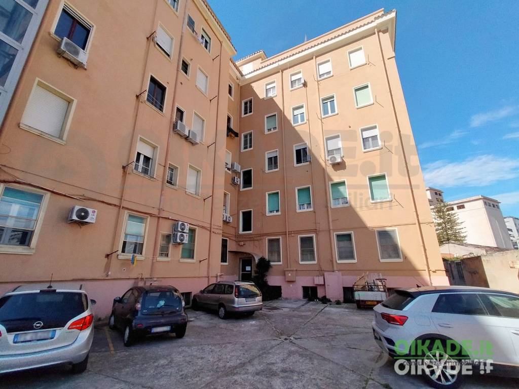 Appartamento in vendita a Cagliari viale La Plaia