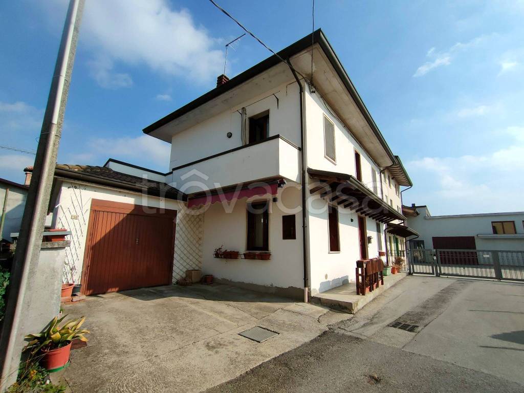 Villa Bifamiliare in vendita a Bolzano Vicentino via Crosara, 50