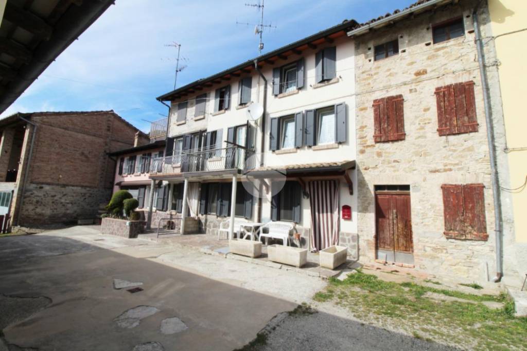 Casa Indipendente in vendita a Langhirano strada Case Gonizzi, 22